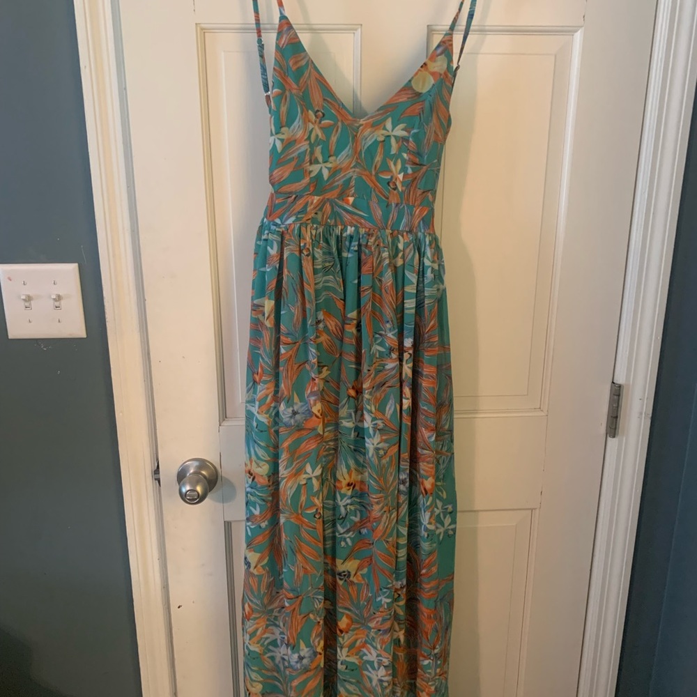 Sun dress m. New without tag. Did not fit and couldn’t return